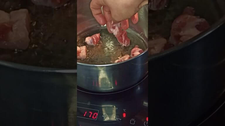 Prajim carnea de porc in ulei pentru varza calita! Partea 6! #food #mancare #varza #carnedeporc