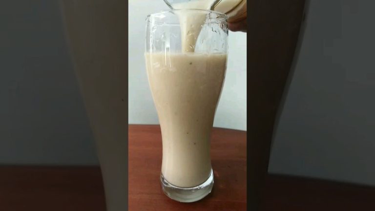 SHAPE UP with a #smoothie😘|Why You SHOULD NOT Miss Out this #healthy Homemade 🍌 #milkshake #shorts