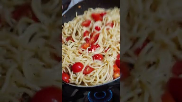 FAVOURITE AGLIO OLIO Pasta!🍝 #shorts #ashortaday #cooking #recipe #pasta