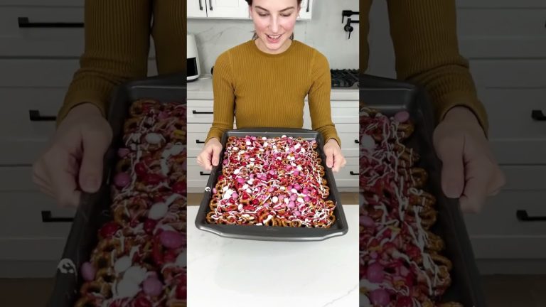 Easy Valentines treat #recipe #valentinetreats #easyrecipe #pretzels #chocolate