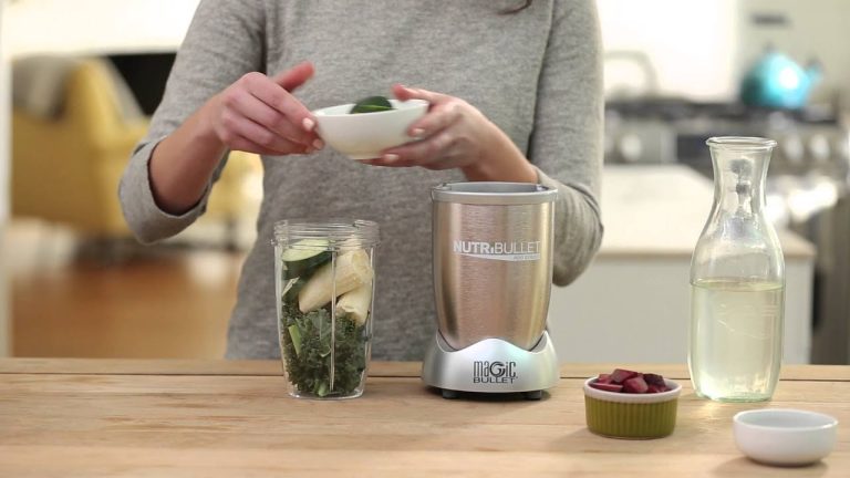 NutriBullet: Super Green Detox Smoothie Recipe