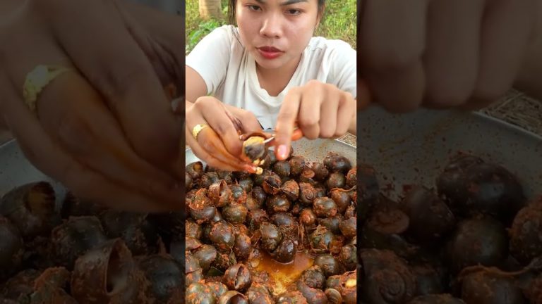 snail fried so yummy , snails recipe , seafood snails #shorts #short #eating 55