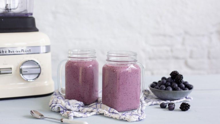Blueberry and blackberry smoothie recipe – KitchenAid