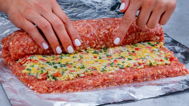 Minced meat roulade for holidays – easy and cheap recipe!