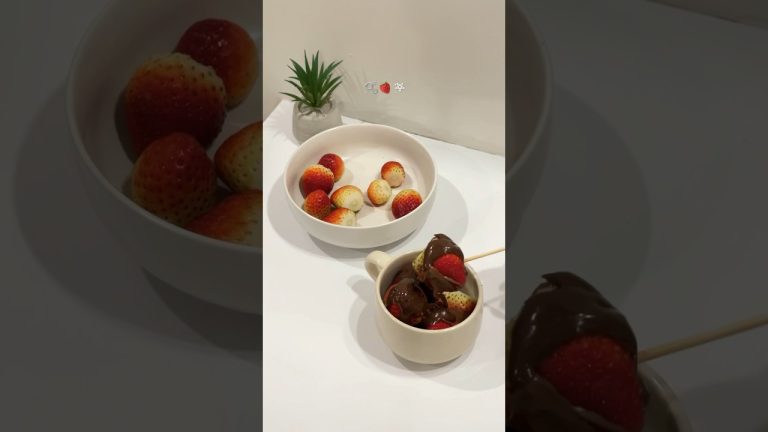 Chocolate Strawberries #shorts #chocolatestrawberries #viralrecipe #recipe #viralshorts #strawberry