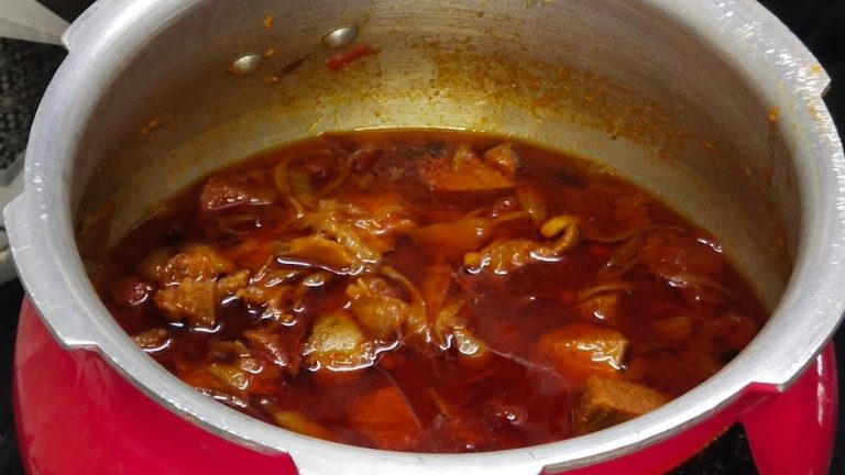 Easy Beef Curry Recipe | Desi Style Beef ka Salan | Red Meat Curry | Degi Beef Curry