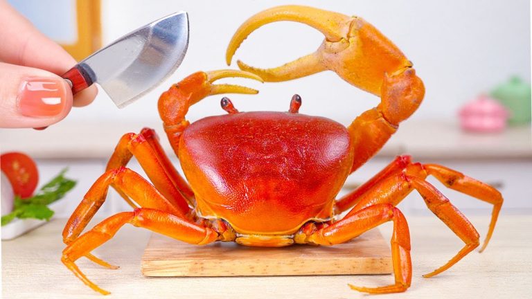 🦀 Delicious Miniature Butter Garlic Crab Recipe | Yummy Miniature Seafood Cooking Tutorial