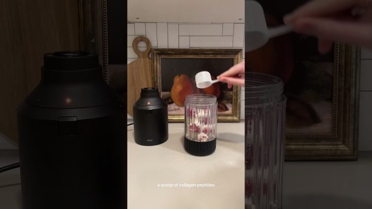 strawberry milk protein smoothie #strawberry #proteinpowder #proteinsmoothie #smoothierecipes