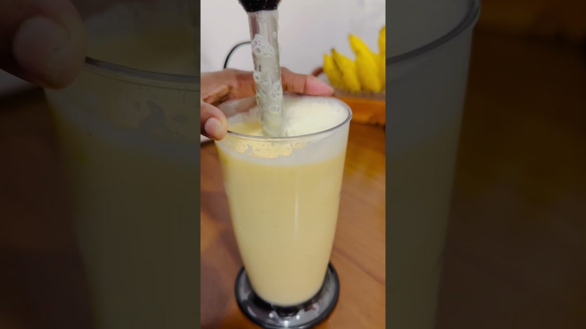 Pineapple Smoothie: Whipped Cream Smoothie Extravaganza! 🍍🌴✨#food #shorts