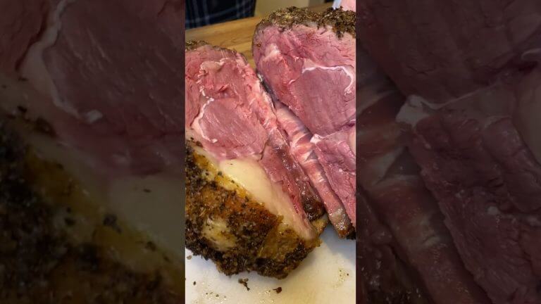 Prime rib with homemade au jus 🥩 #primerib #homemade #aujus