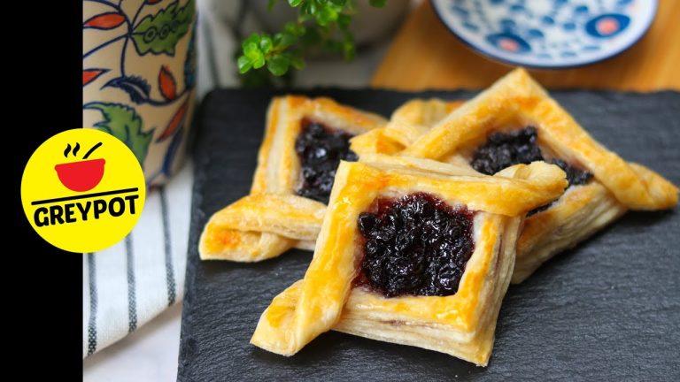 Puff Pastry Dessert Recipe | Puff Pastry Triangle Dessert #Shorts