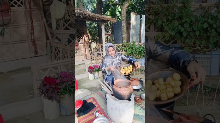 মাটির হাঁড়িতে মাখা গরুর মাংস রান্না ।#village #villagelife #cooking #beef #meet #recipe #shorts