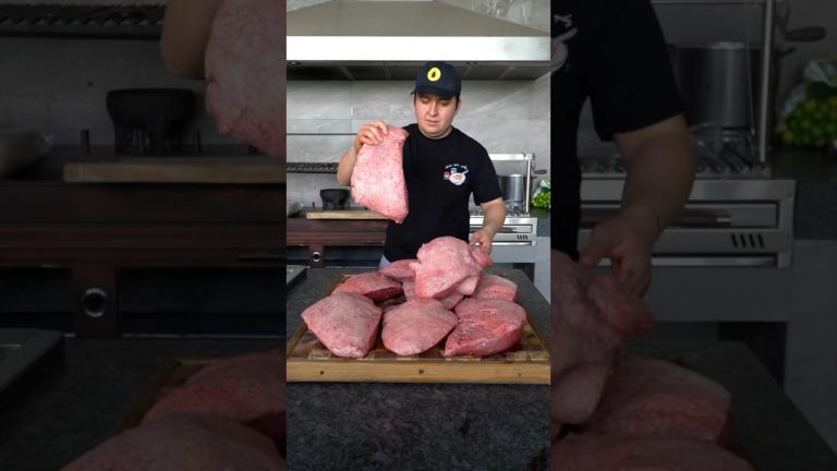 Tacos de picaña Ahumada, chicharrón y salsa de pitahaya 🌮🥩🌶️ se te antojaron?