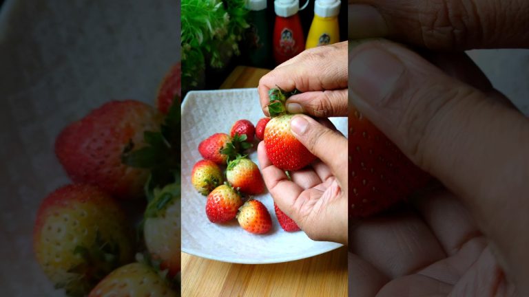 Healthy Strawberry smoothie recipe @aayshaskitchenhindi #shorts #food