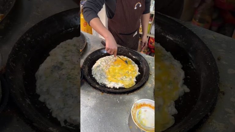 終于吃上了全是料的潮汕蚝烙，和蚵仔煎還是有點區別的！#shorts #streetfood #chinastreetfood #chinafood #生蚝 #蚵仔煎 #煎餅 #煎饼 #潮汕美食