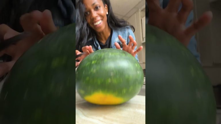 How to Pick a Ripe Watermelon #Shorts