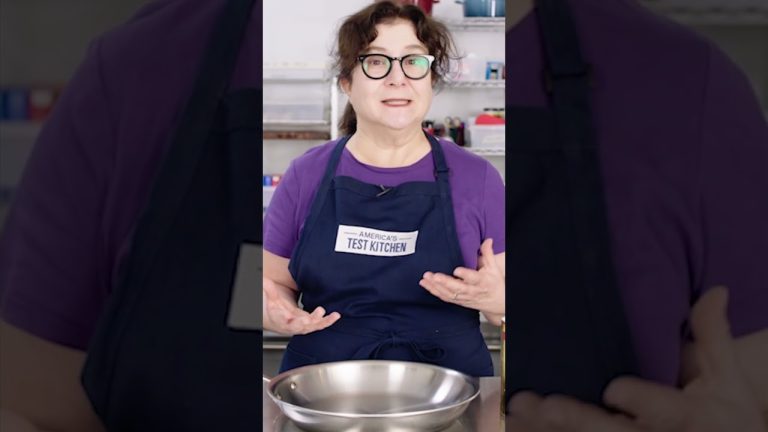 How to Clean a Stained or Scorched Skillet #Shorts