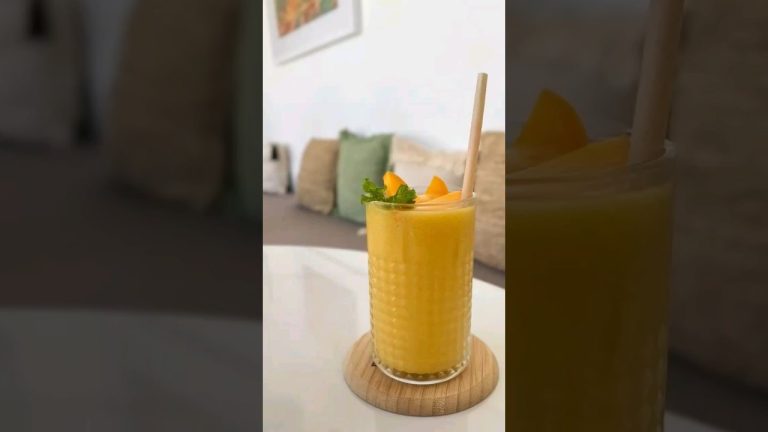 Banana smoothie/ home-made smoothie #smoothie #smoothierecipes #shorts