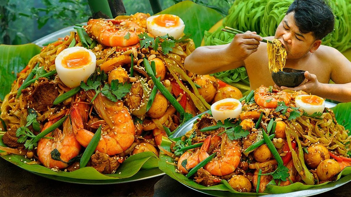 Green Noodle Seafood And Chicken Ovary Recipe | Stir Fry Green Noodle For Food Eating So Delicious.
