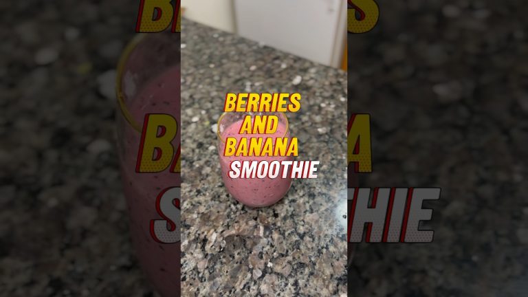 Try this berries and banana smoothie! #healthy #weightloss #food #recipe #smoothie #foodprep