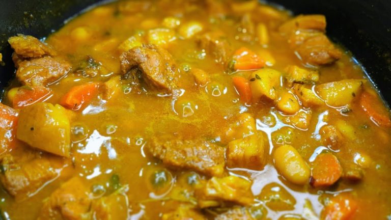 EASY & DELICIOUS CURRY PORK RECIPE | HOW TO MAKE JAMAICAN CURRY PORK 🇯🇲