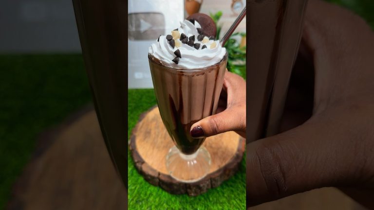 Chocolate brownie cookies shake 😍😍❤️❤️… #shorts #shortvideo #chocolate #chocolateshake #viral