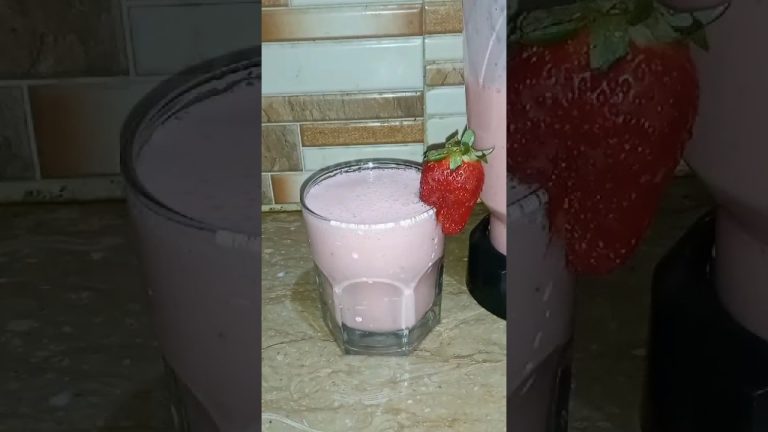 #reels #shorts #strawberry #shake #winter #healtyshake #vitamin #calcium