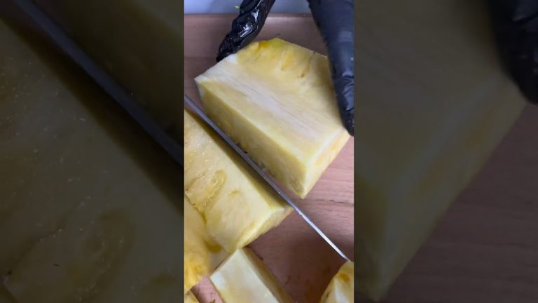 🍍 Anti-Inflammatory Painkiller Juice | An Easy 3-Ingredient Recipe @JuicingTutorials