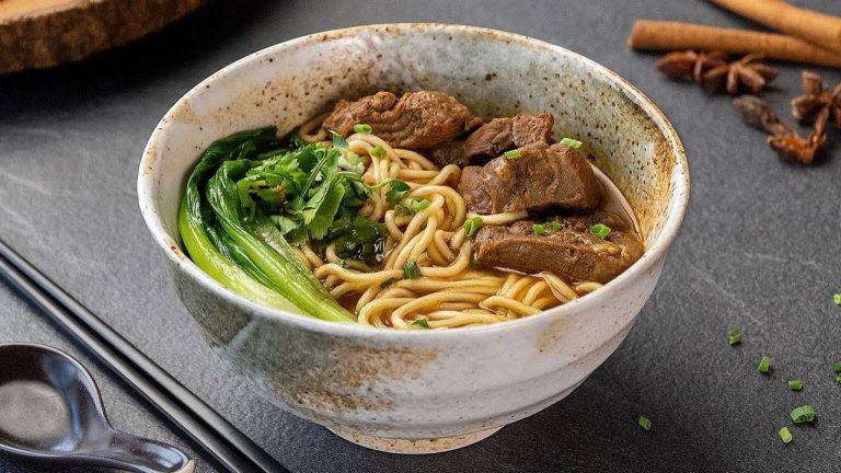 Taiwanese Beef Noodle Soup Recipe (红烧牛肉面) – A Rich Tradition with a Hearty Soup
