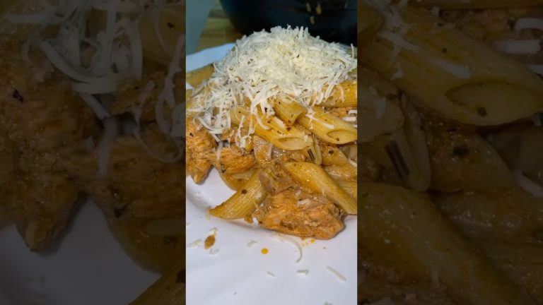 Pasta&chicken breast #pasta #chicken#shorts#pesto#sauce#eating#food #cooking#howto#lifestyle#meat