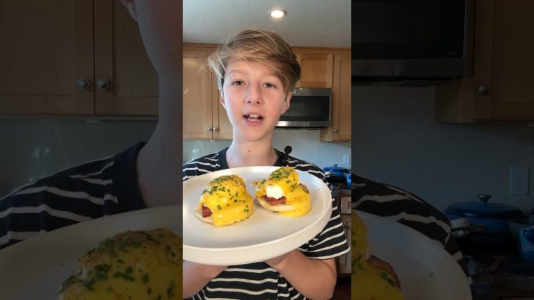 Eggs Benedict! #shorts #fyp #viral #cooking #food #chef #recipe #breakfast #trending
