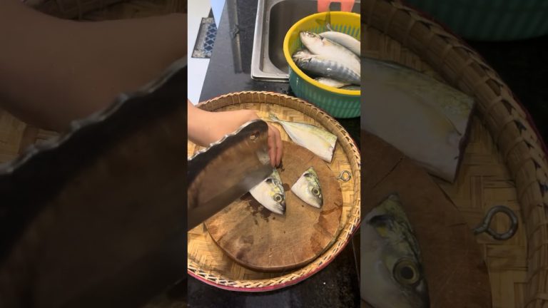 Braised Fish with Rip Tomatoes. #asiafoods #recipe #cooking #cookingfoodshows #asiayummyfood