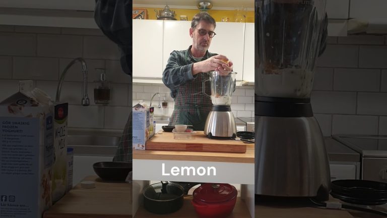 Making a Blueberry milkshake