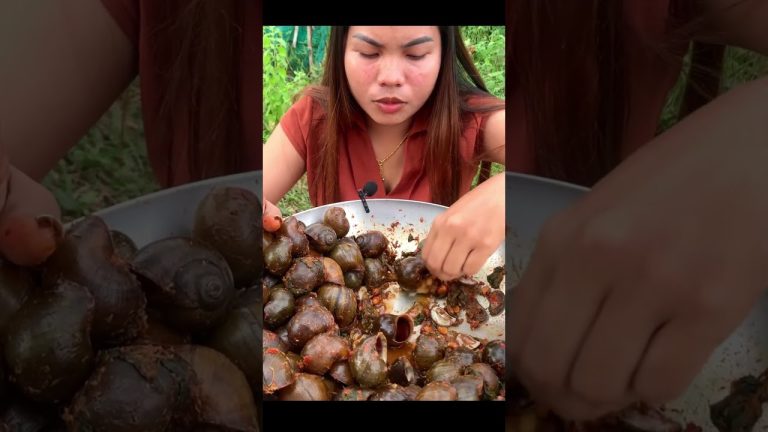 snail fried so yummy , snails recipe , seafood snails #shorts #short #eating 113