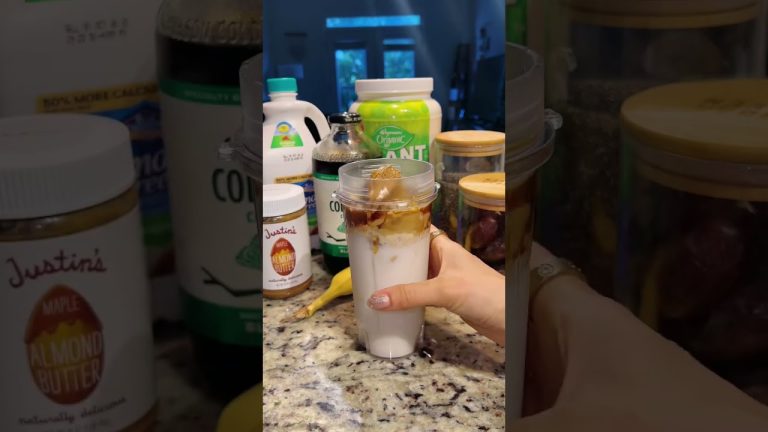 The BEST post workout smoothie😋✨ #shorts #smoothie #recipe