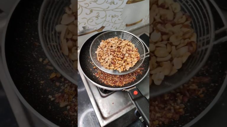 Ghar Wali CHIKKI 🤤❣️#shorts #chikki #chikkirecipe #sweet #recipe #indiansweetrecipe #viral #trending