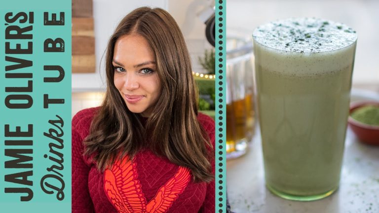 Matcha Breakfast Smoothie Recipe | Danielle Hayley