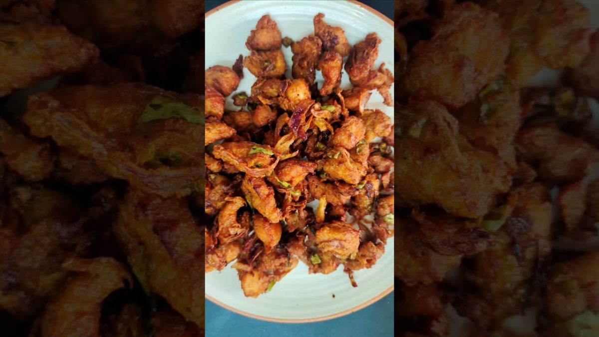 Irresistible Street Food: Crispy Chicken Pakoda Recipe  #shorts #food #youtubeshorts #viral