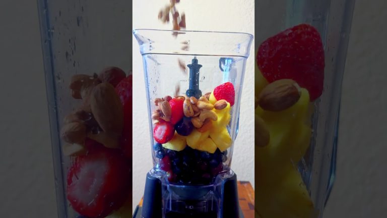easy smoothie recipe #fruit #smoothie #breakfast #recipe #shorts
