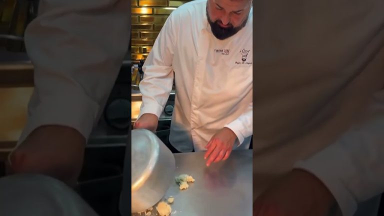 Pescheria di Napoli da Peppe #italy #life #fish #follow #food #napoli #seafood #tiktok #funny #like