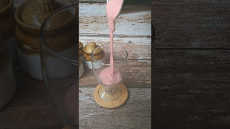 Weightloss Strawberry oats smoothie #shorts #youtubeshorts #viral #shortsvideo