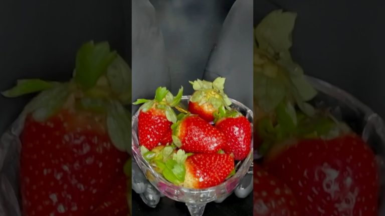 Enjoy your winters with this special Strawberry smoothie ♥️🍓#shorts