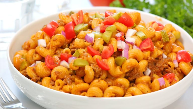 One Pot Cheeseburger Pasta | Quick + Easy Weeknight Dinner Recipes