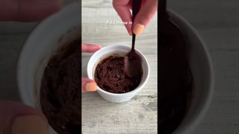 Easy 5-minute Microwave Mug Brownie Recipe!