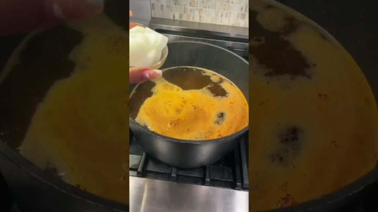 $10 seafood boil from Aldi. #seafoodboil #mukbang #aldi #easyrecipe #seafood #recipe