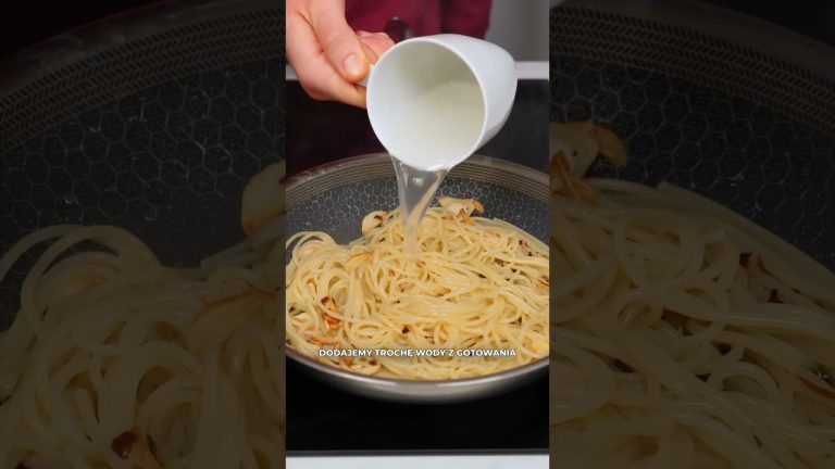 Traktujcie to jak wyzwanie 🍝 #coocharz #spaghetti #aglioeolio #makaron #walentynki #shorts