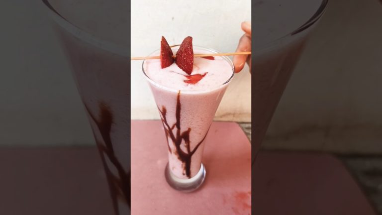 Strawberry Milkshake At Home। #strawberry milkshake recipe #strawberry shake #recipe #viral #shorts