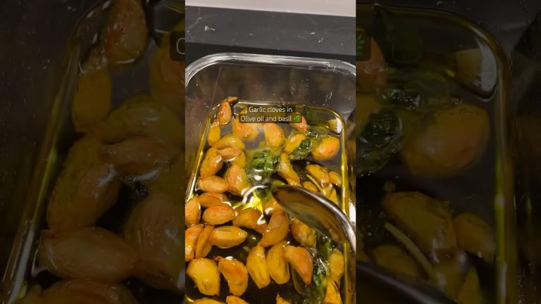 Quickest garlic paste ever made| sigma garlic bread |  garlic in oil #shorts #healthy #recipe