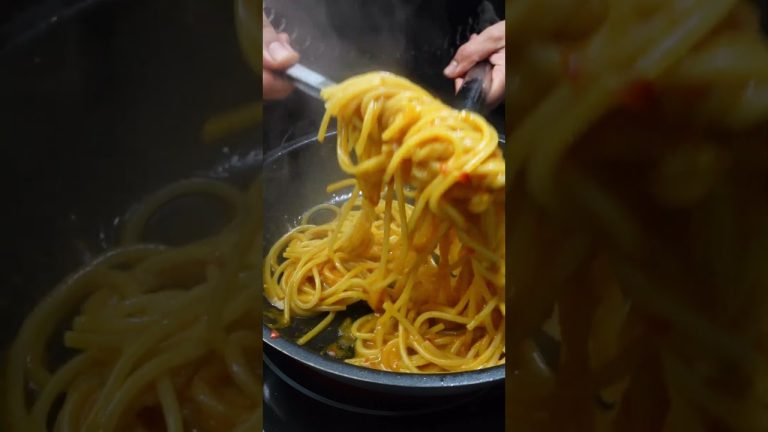 SPAGHETTI BURRO, ALICI e PEPERONCINO😍🌶️🍝 #Shorts