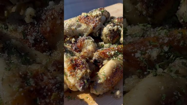 Crispy garlic Parmesan chicken wings #bbq #wings #chicken #food